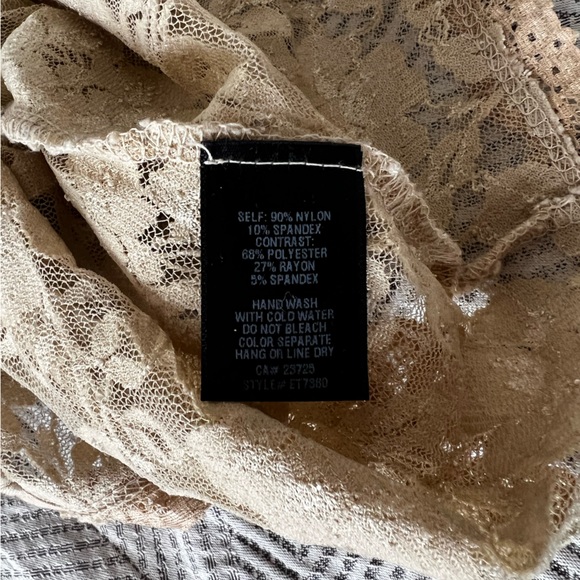 Dilemma lace beige top with open back - Picture 4 of 4